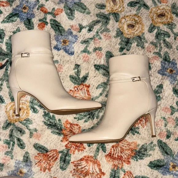 Calvin Klein Vivera Pointy Toe Stiletto Heel Cream Dress Booties size 7.5 - Picture 1 of 6